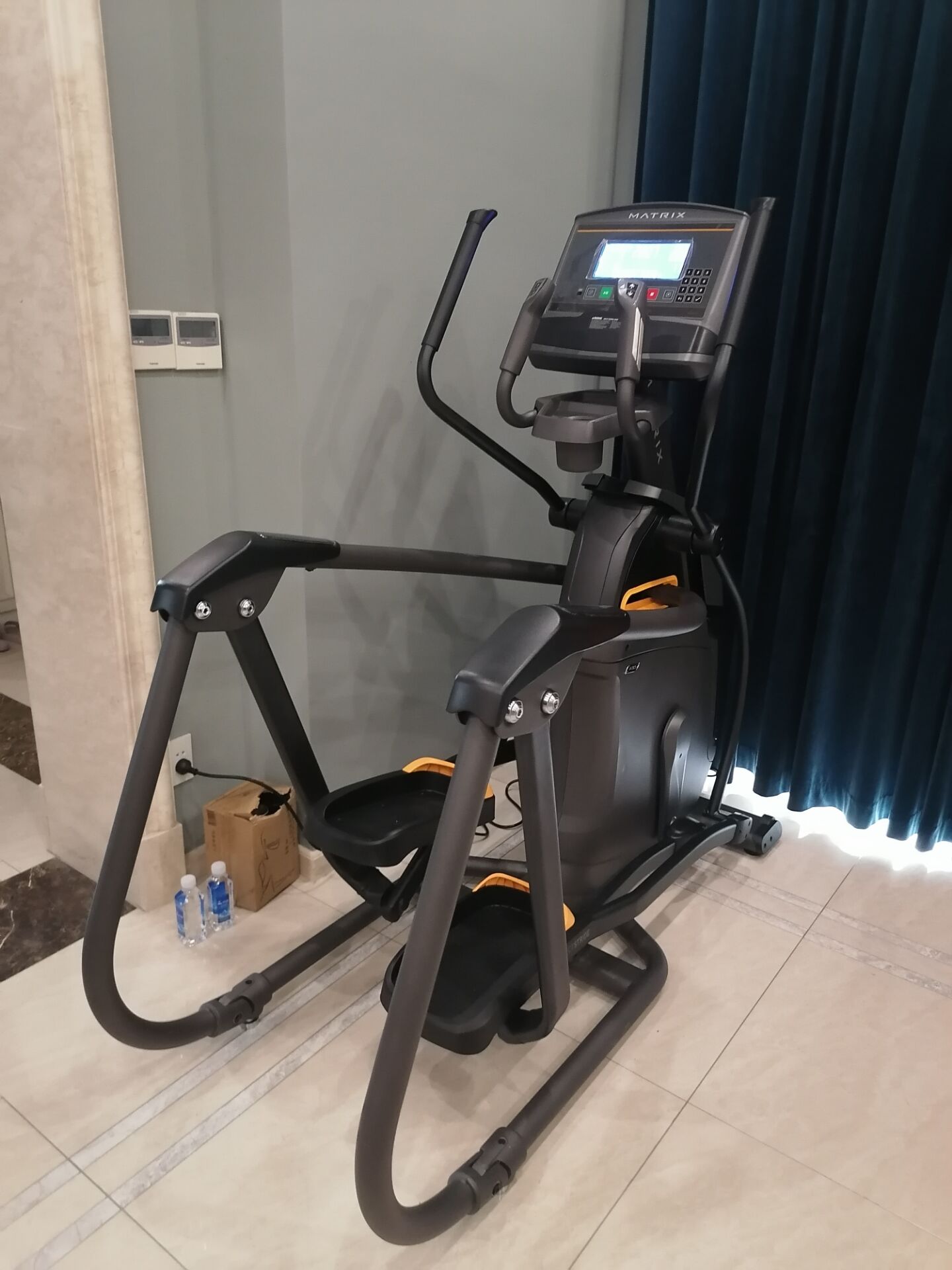 椭圆机和香蕉成人APP视频哪个锻炼效果好